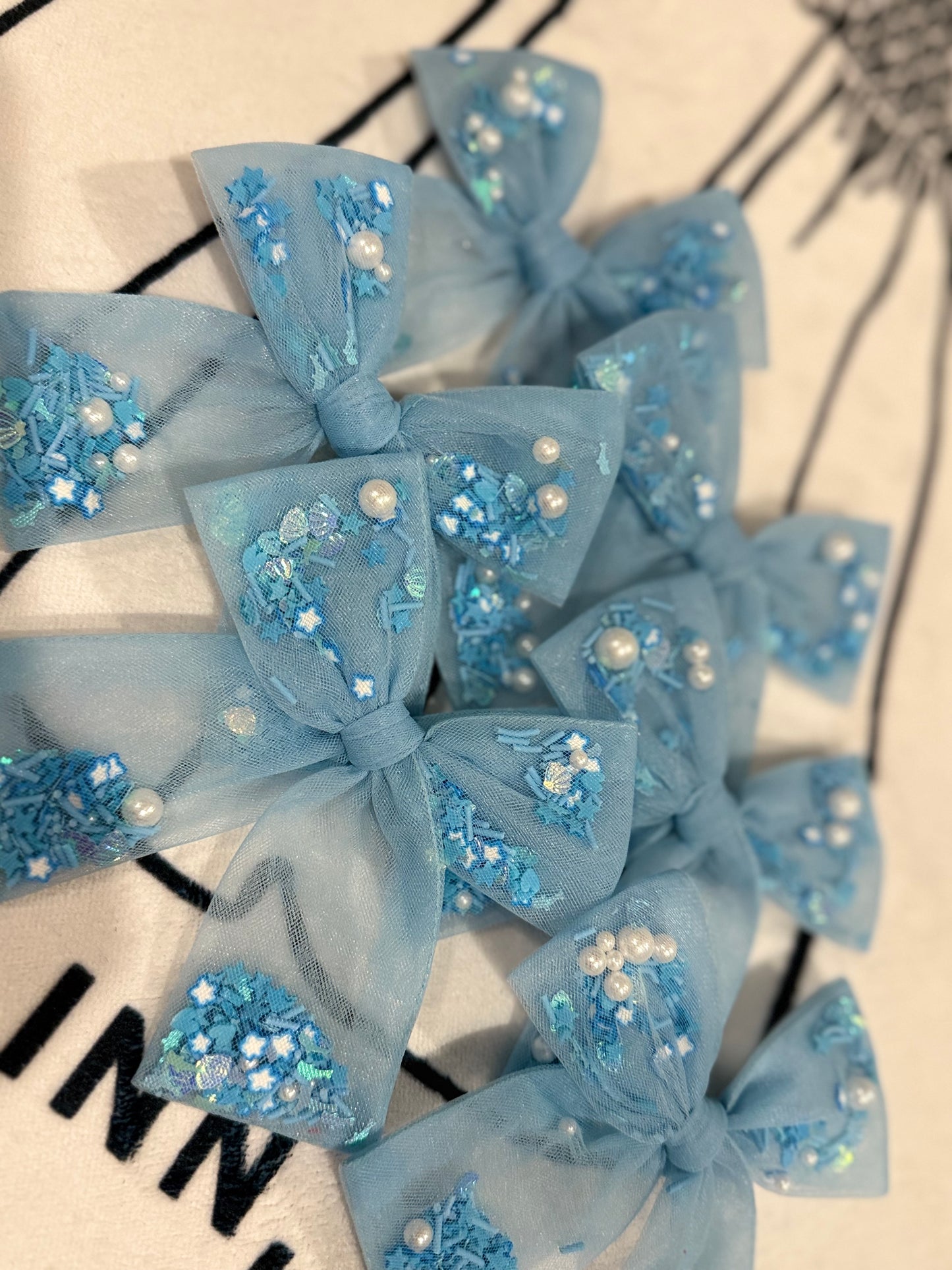 Shells & dolphins confetti bow