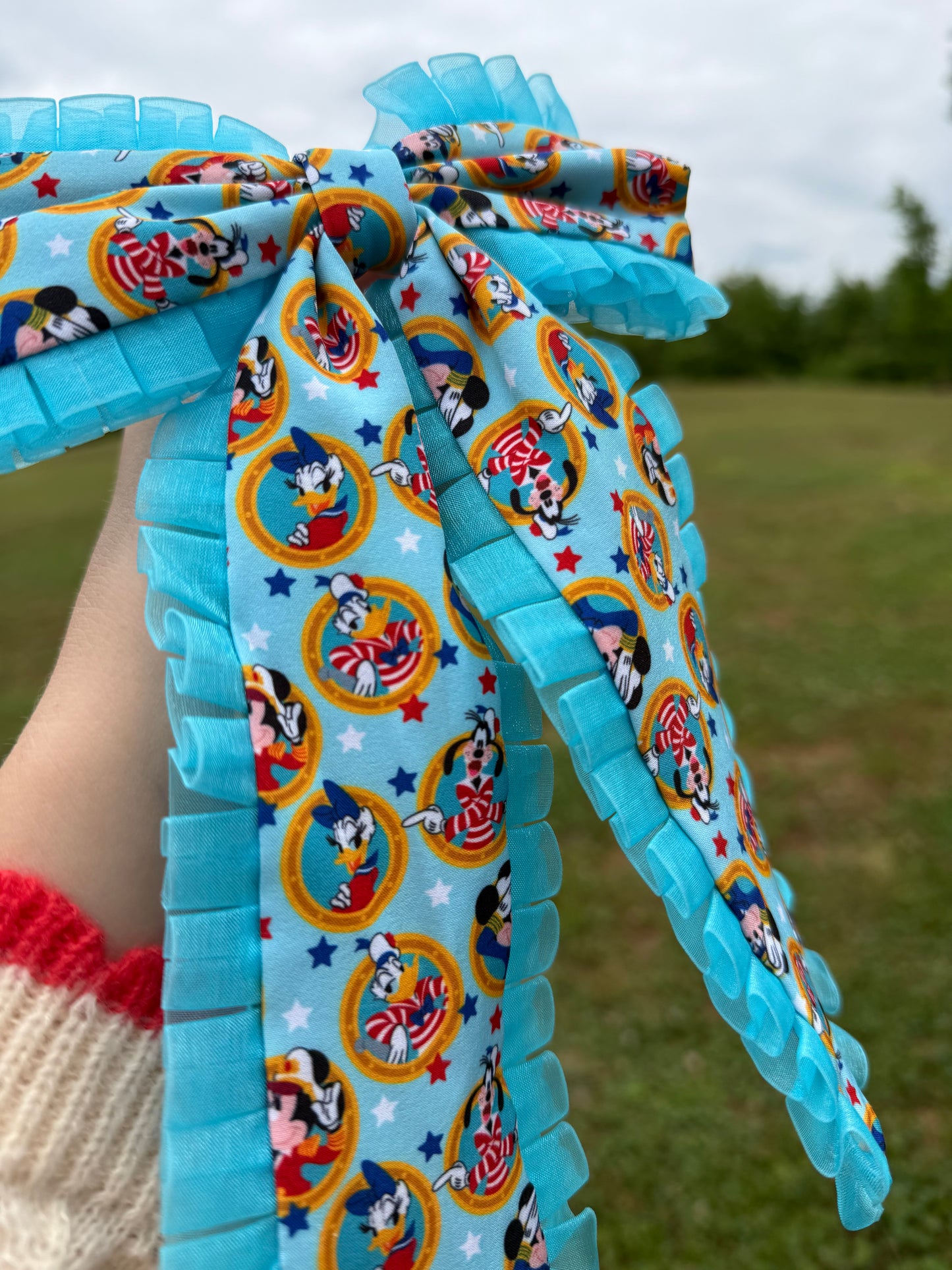 Porthole ruffle bow