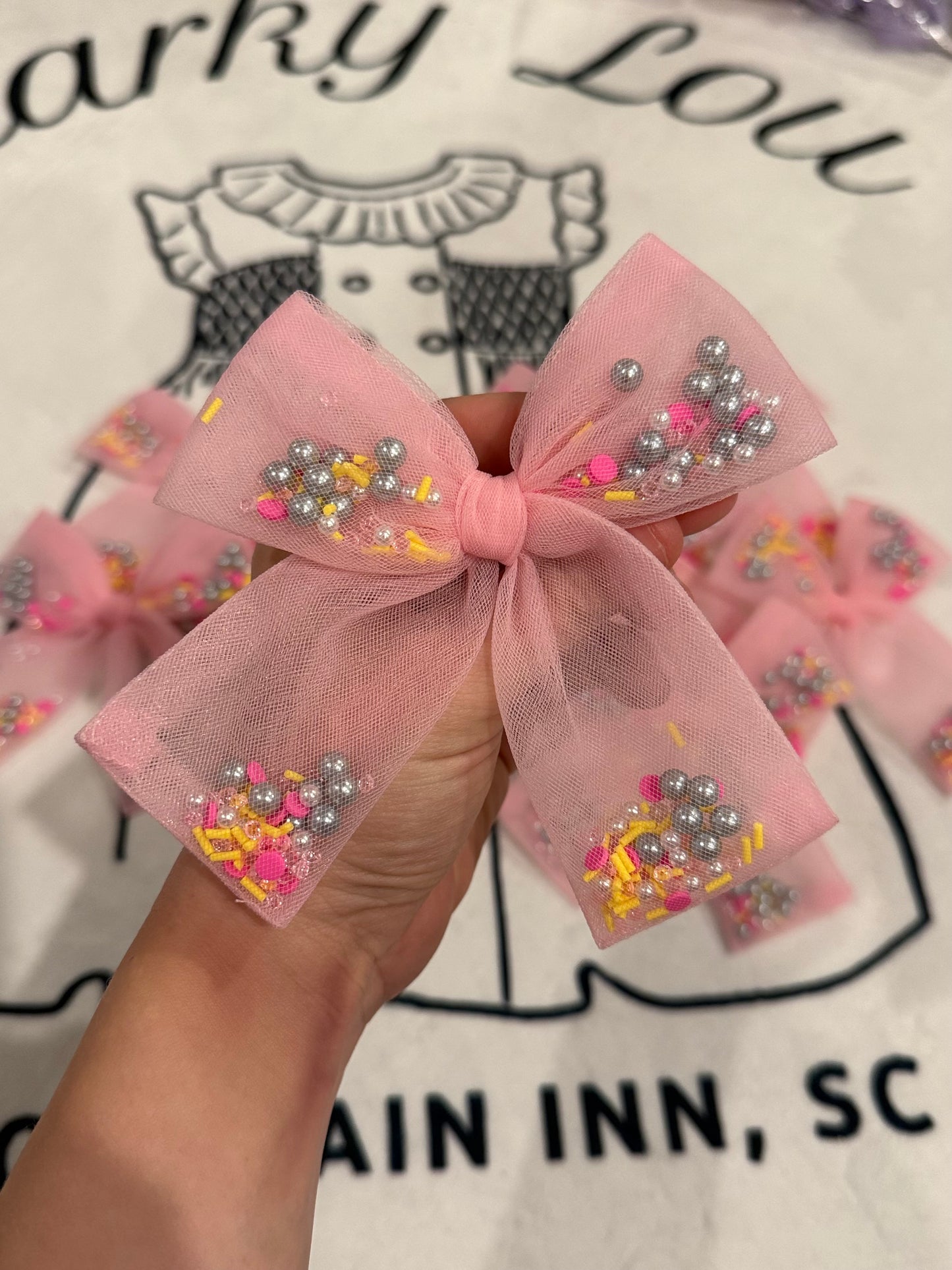 Pink & pearls confetti bow