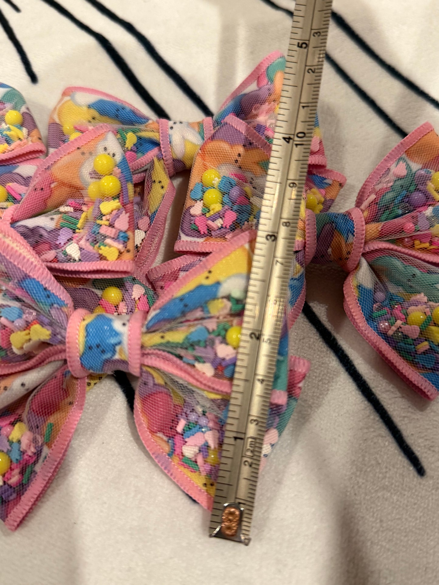 Peep confetti bow