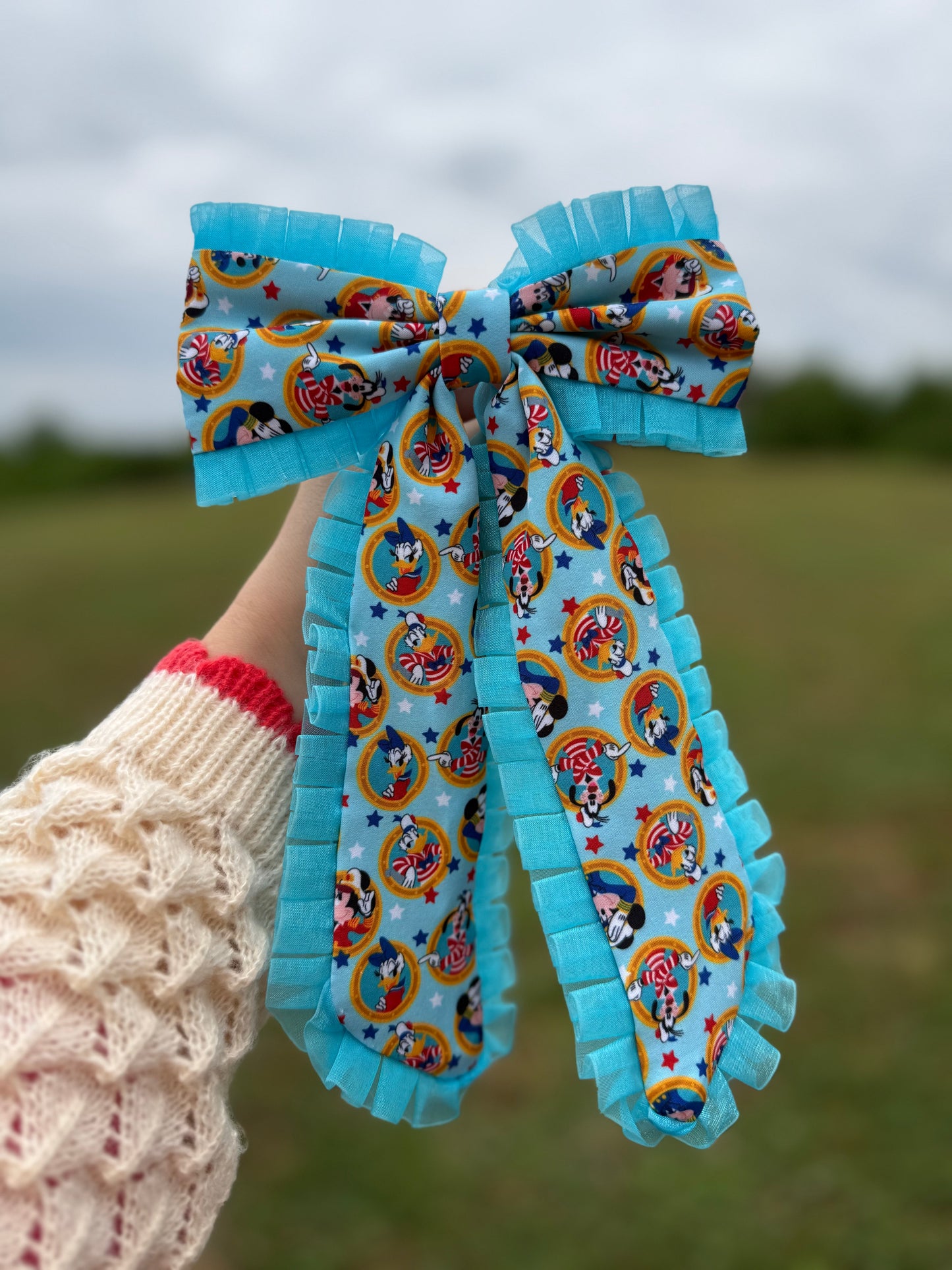 Porthole ruffle bow