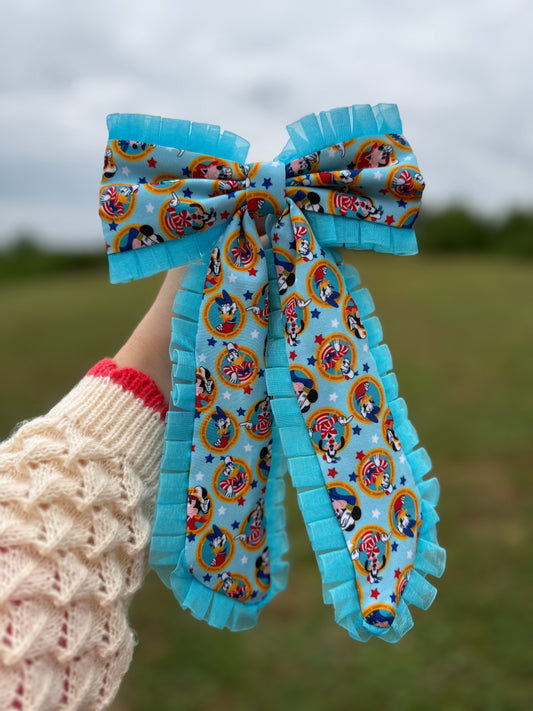 Porthole ruffle bow