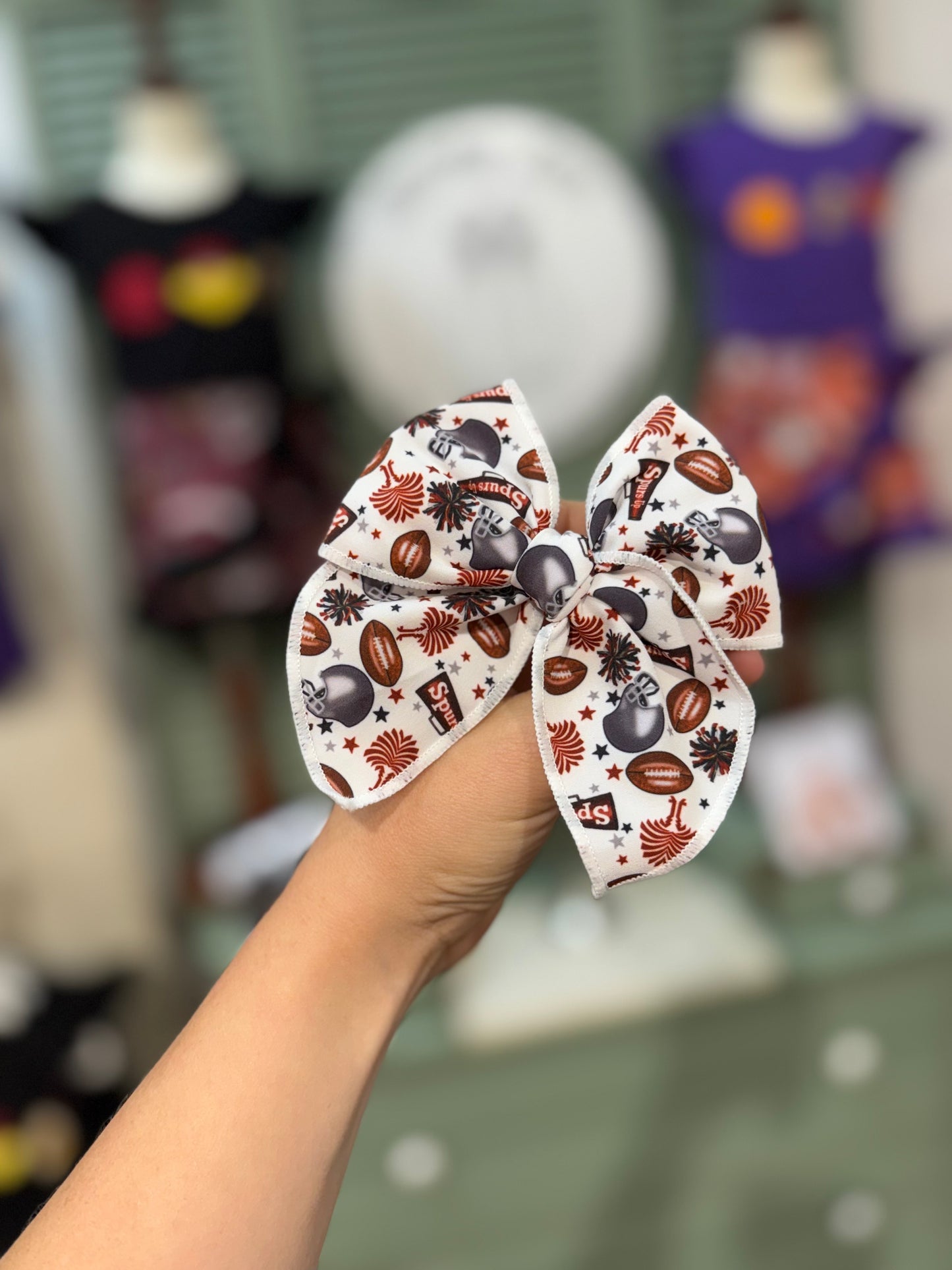 Spurs up flared tailgating Bows